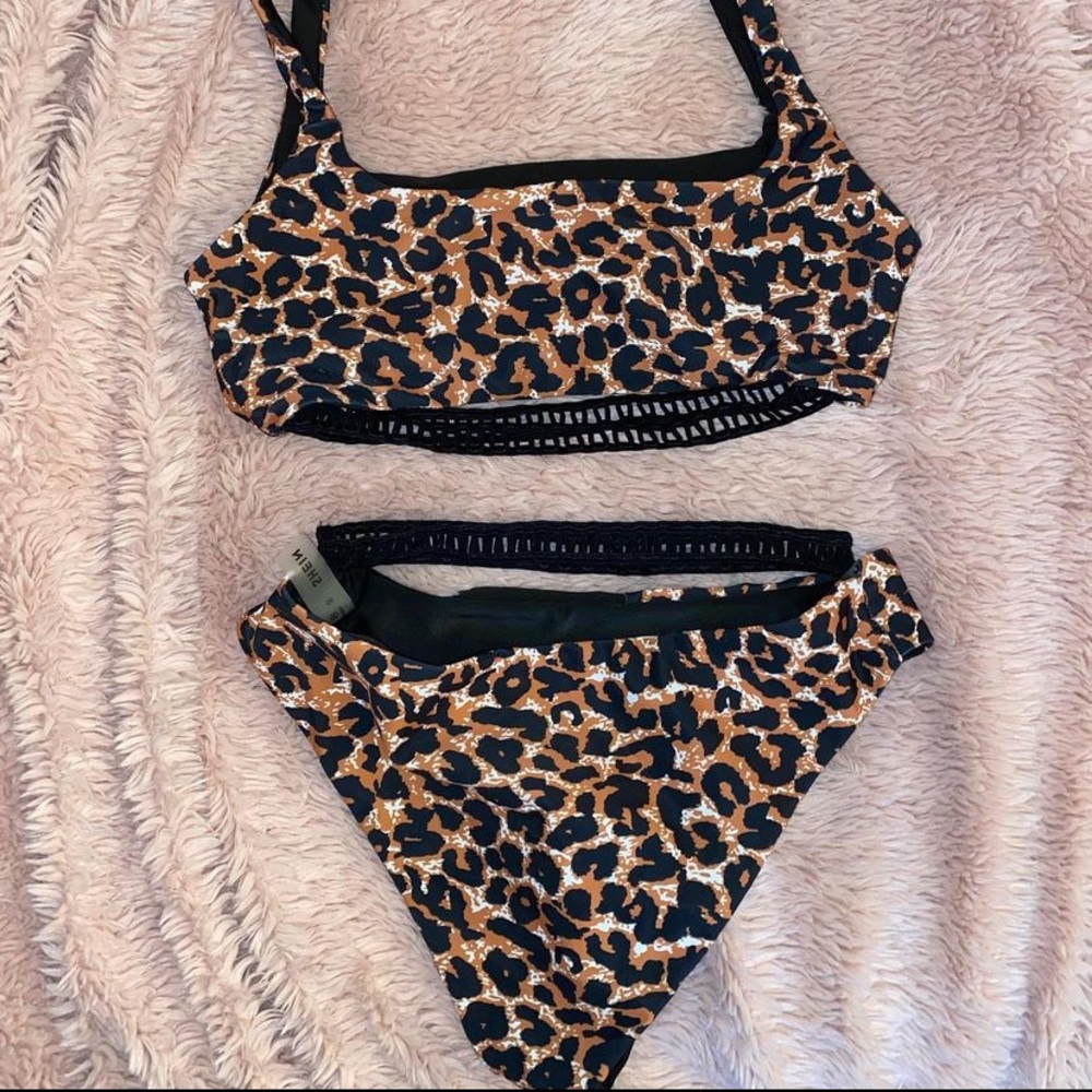 Bikini - Picture 3 of 3